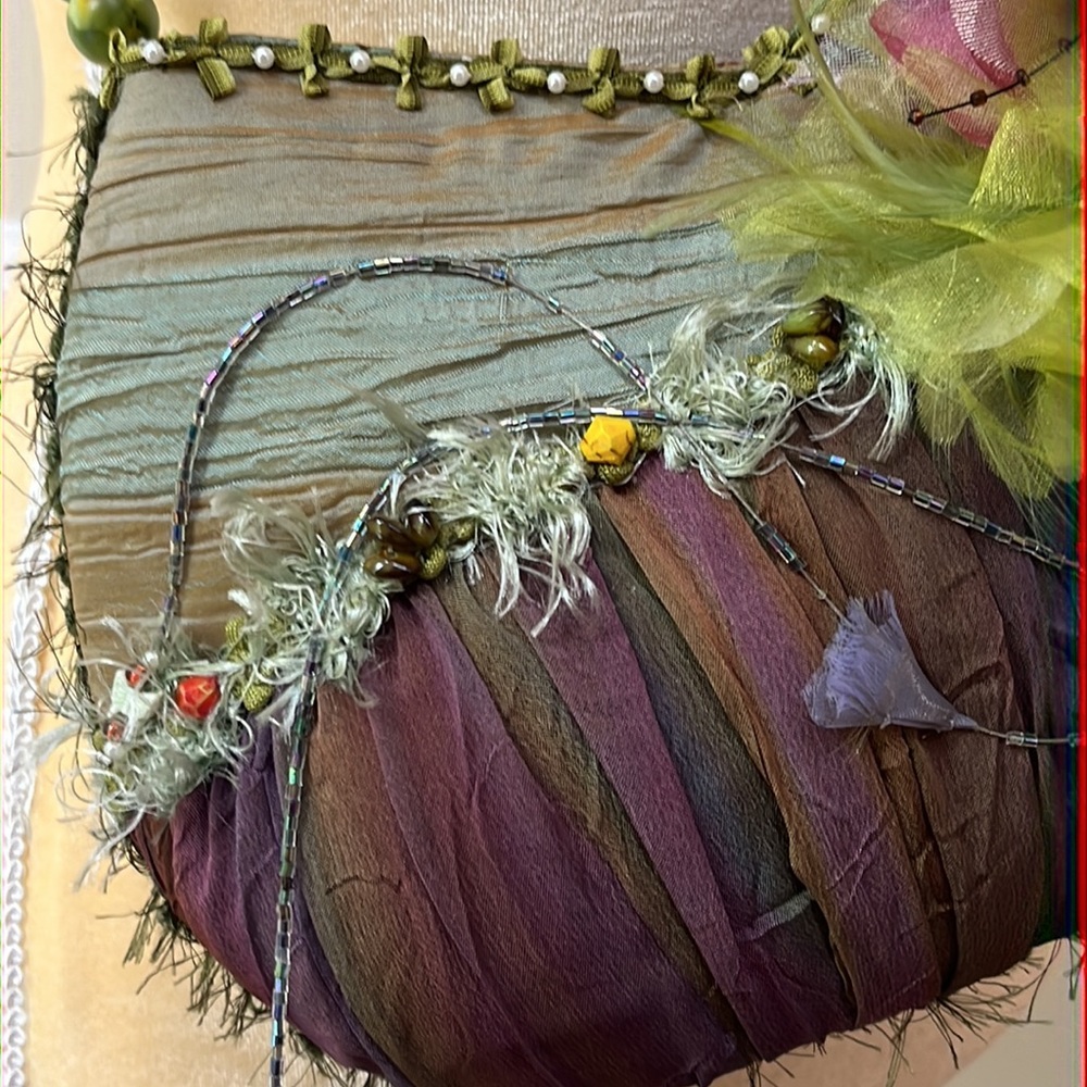 Exquisite Handcrafted Mary Frances Crossbody Bag - EUC - Picture 8 of 15